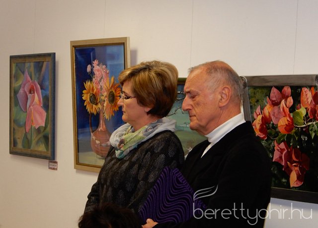 Fellobant az első gyertya lángja 12